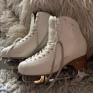 Edea Overture figure skates!